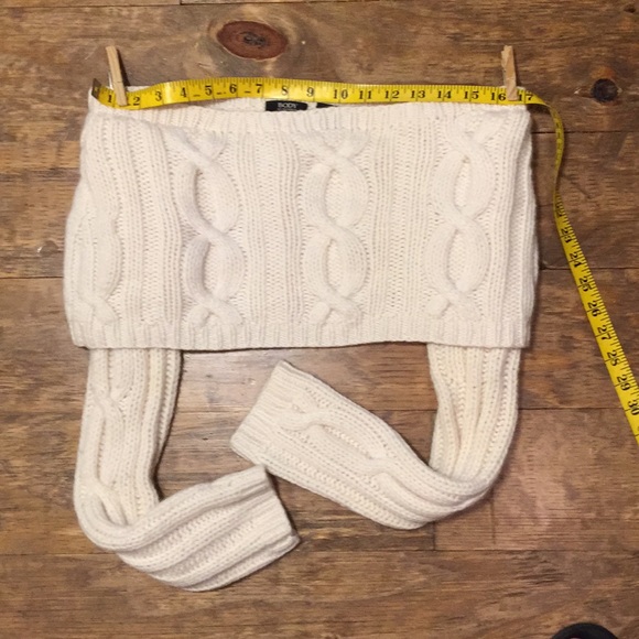 Victoria’s Secret crop sweater - Picture 3 of 5